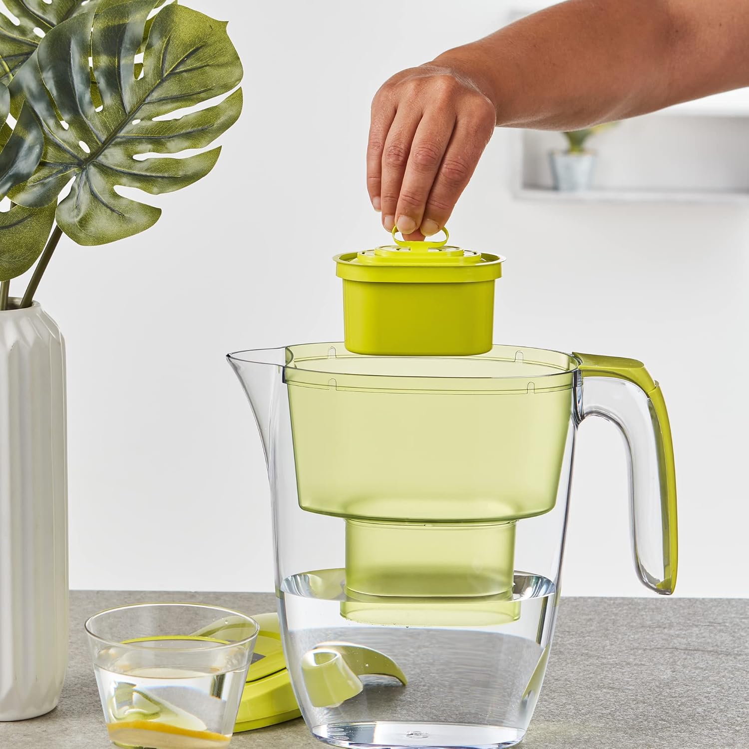 Nouveaux 2.7L Water Filter Jug – Reduces impurities. Includes 1x 3-Month (90days) Filter