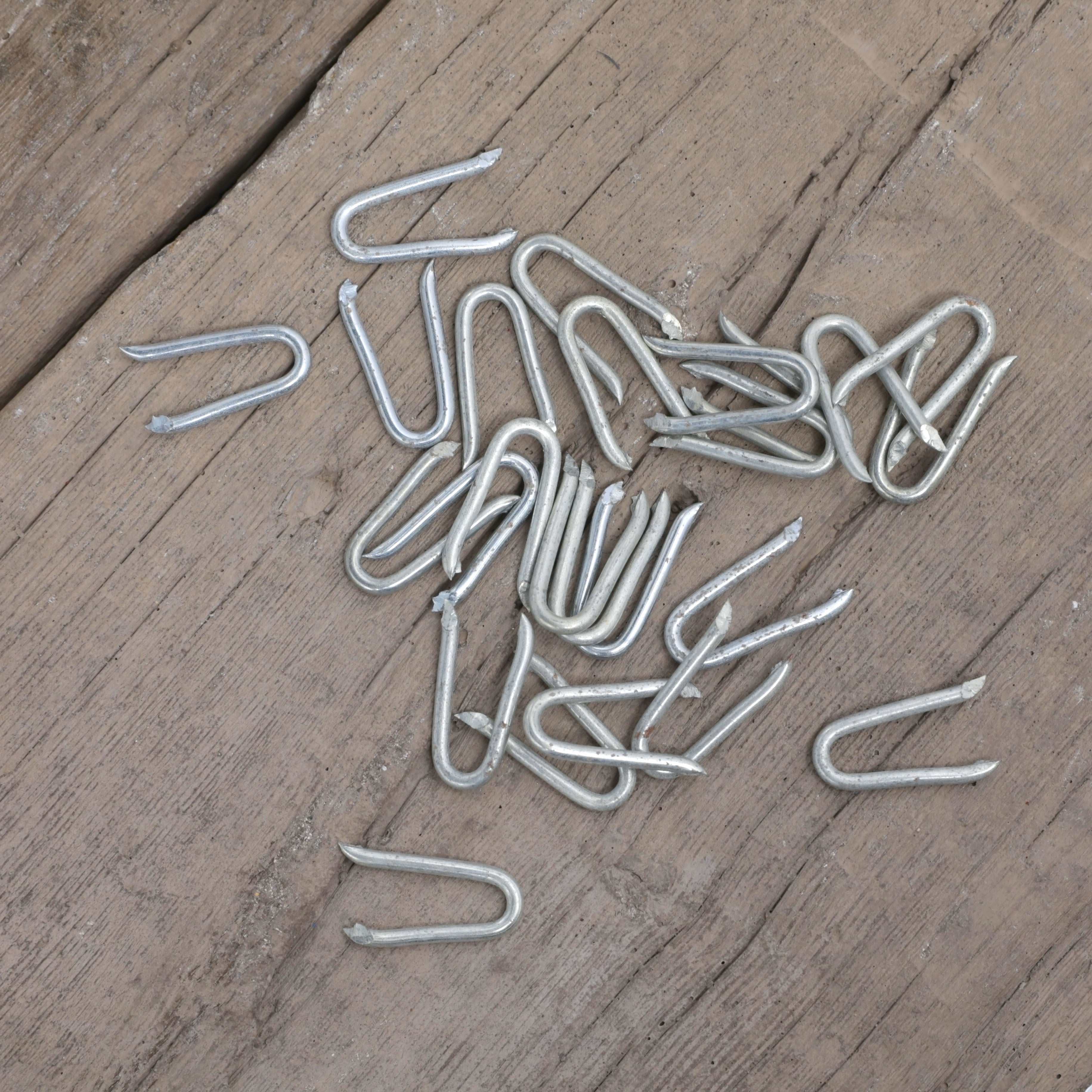 The Good Life Fencing Staples 40mm x 25 pack