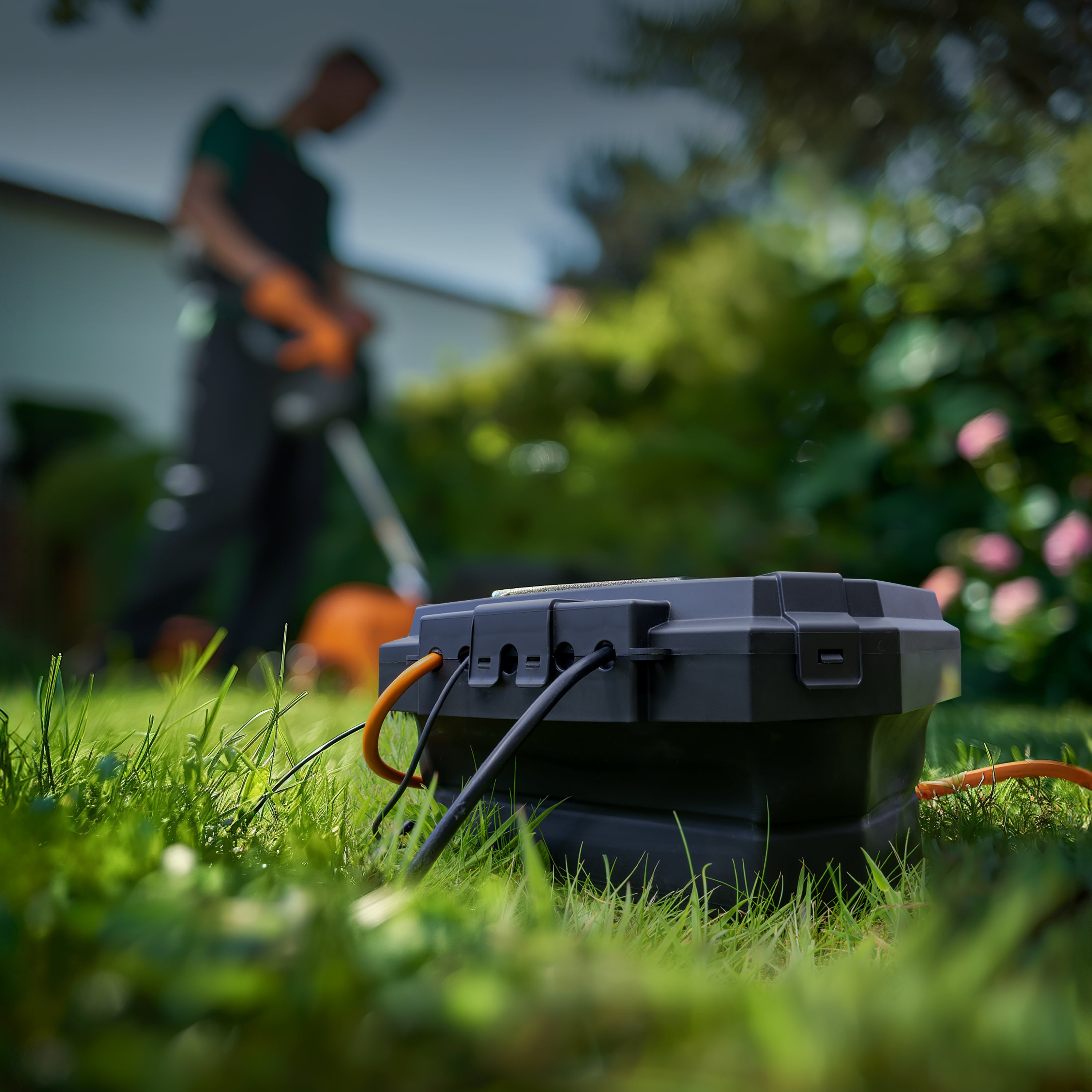 Masterplug Weatherproof Outdoor Power Box with 4 Socket 8m Extension Lead