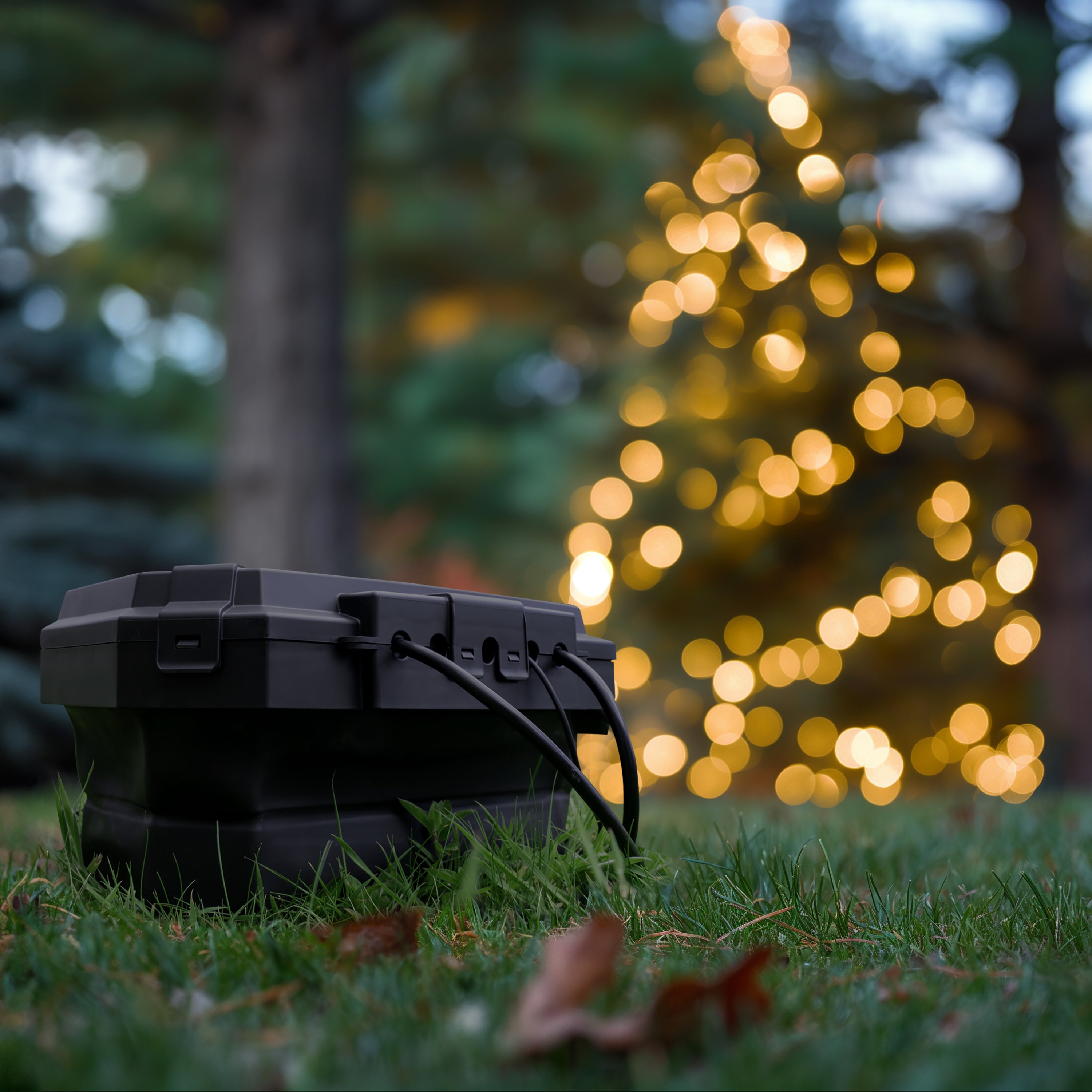 Masterplug Weatherproof Outdoor Power Box with 4 Socket 8m Extension Lead