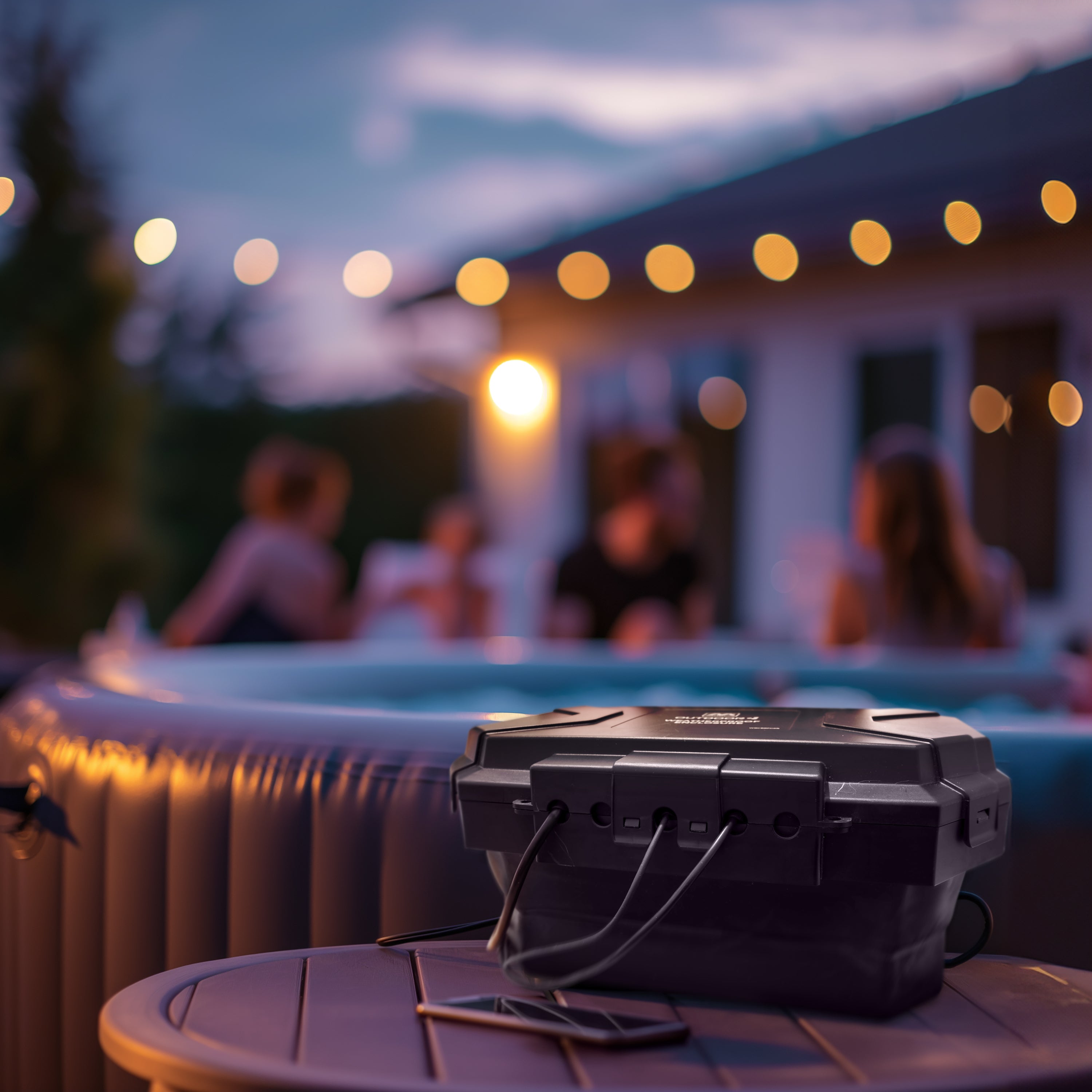 Masterplug Weatherproof Outdoor Power Box with 4 Socket 8m Extension Lead