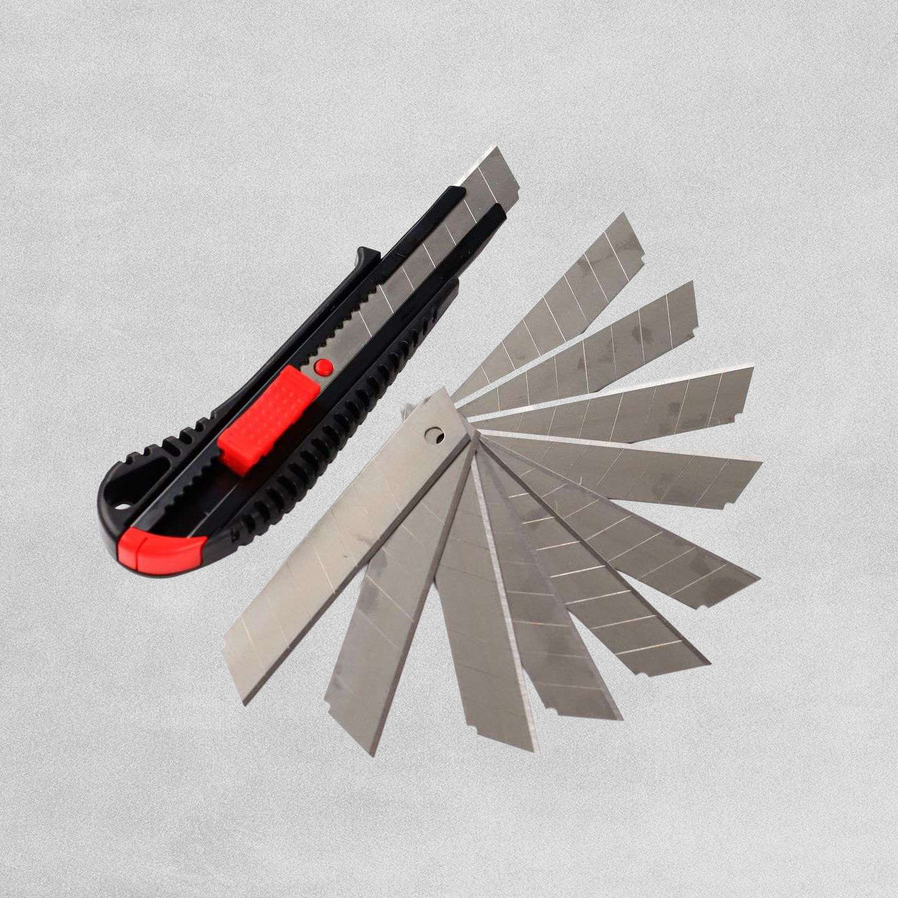 Dekton Heavy Duty Snap-Off Knife - 10 Blades