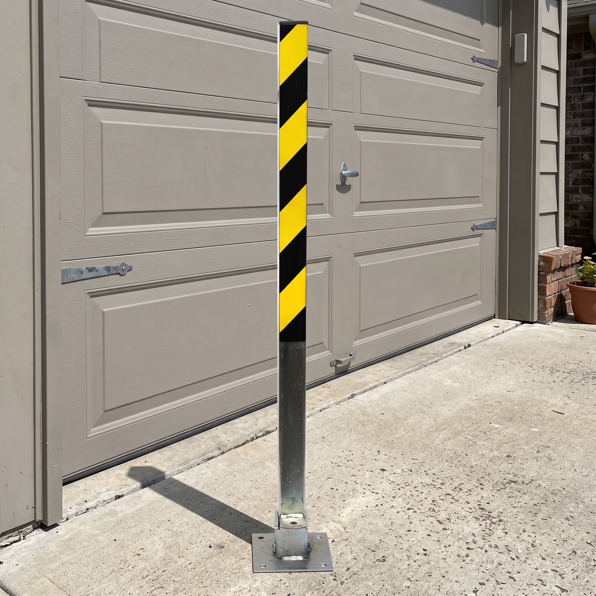 Square Column Lockable Parking Bollard Security Post with Padlock