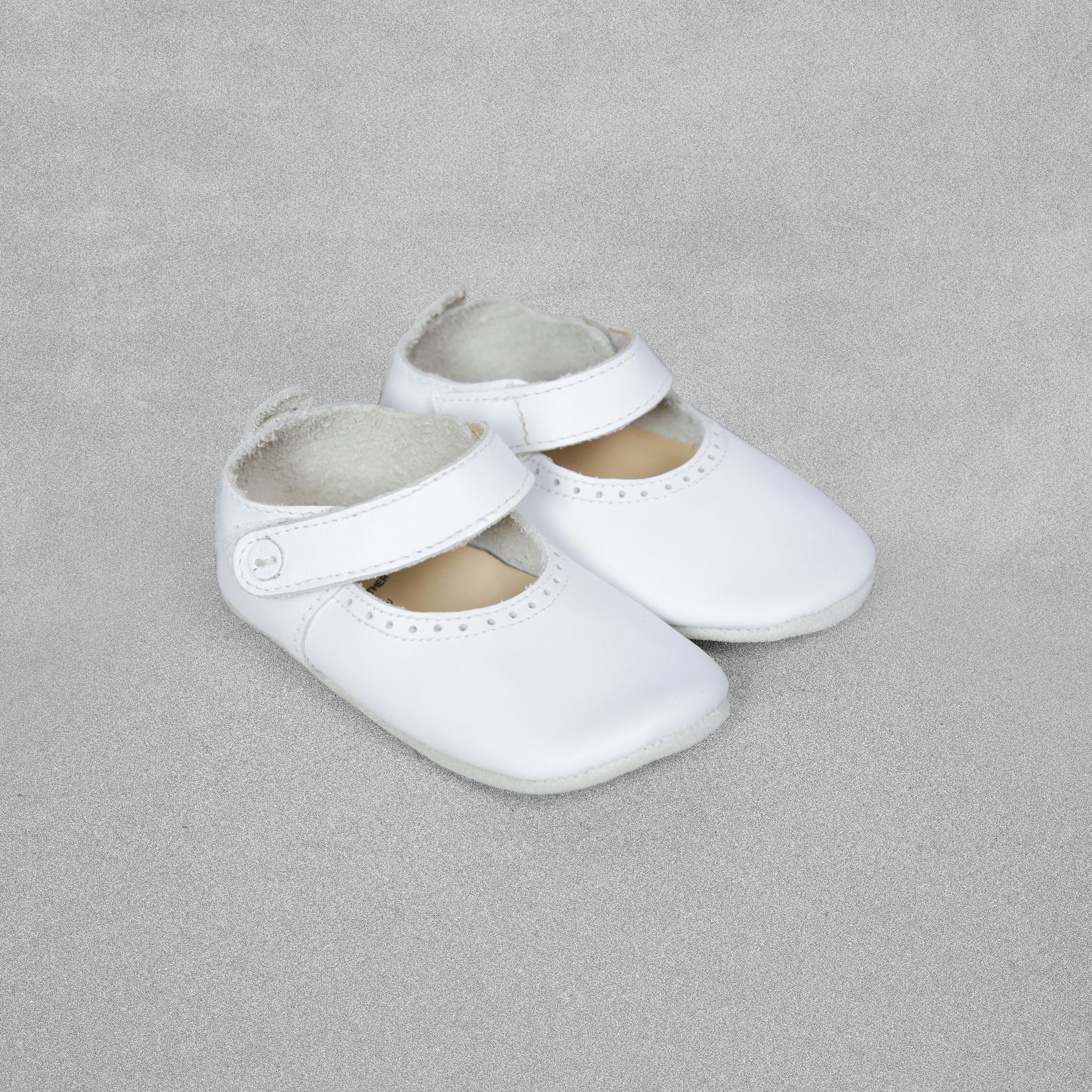 Bobux Soft Sole Baby Shoe 'White with Velcro Strap' - Medium /9-15 Months