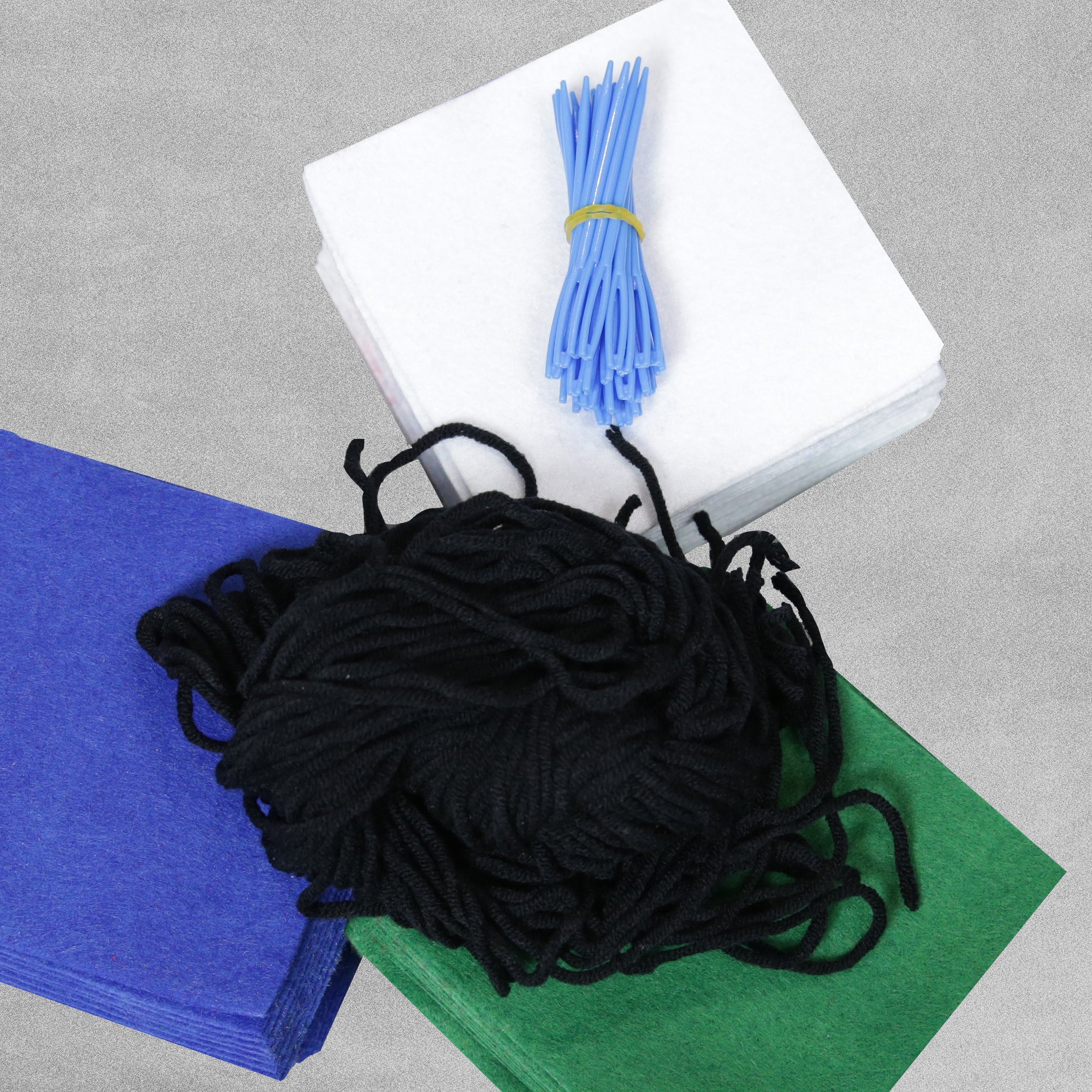 Plastic Needle & Thread - Pack of 30