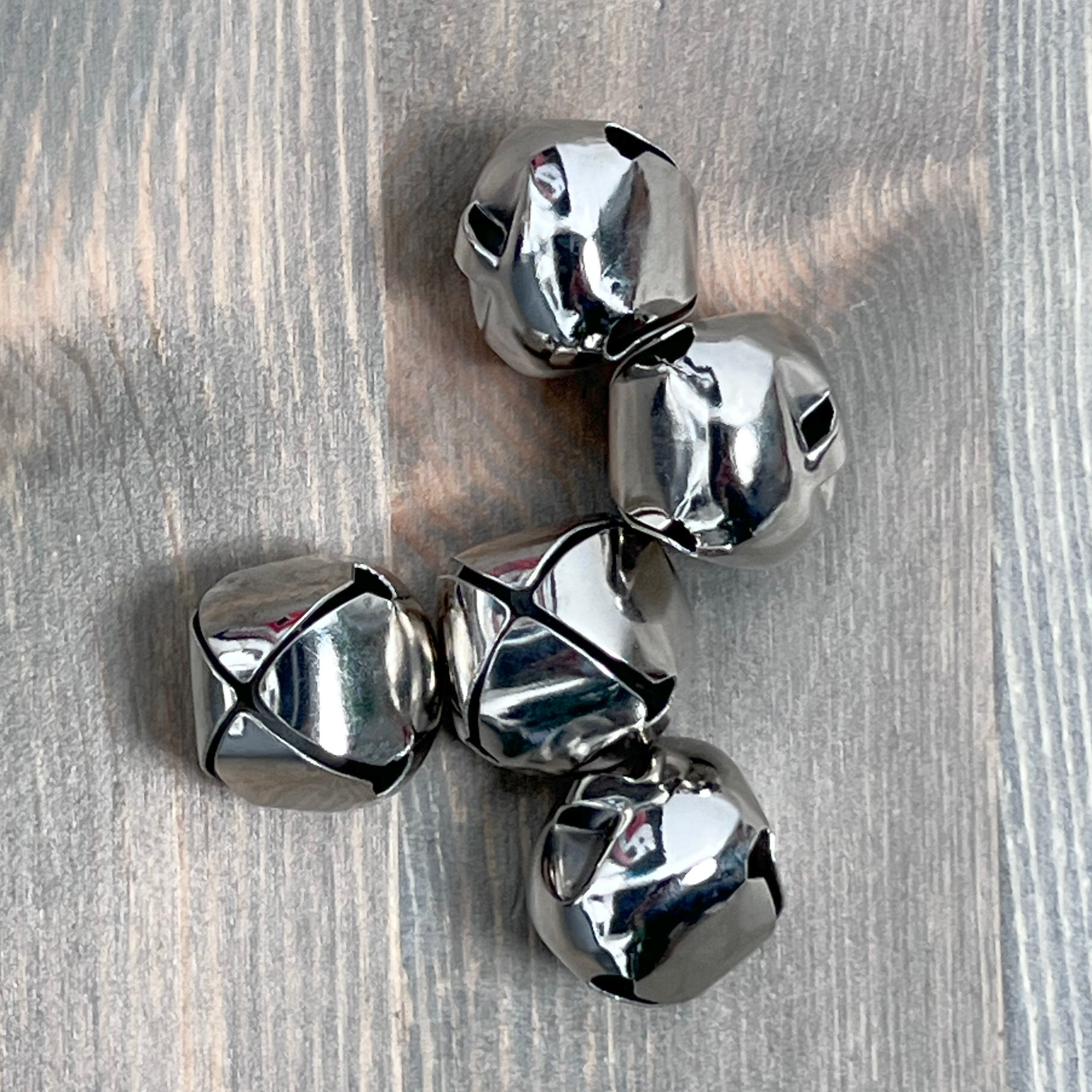 8 Metal Jingle Bells