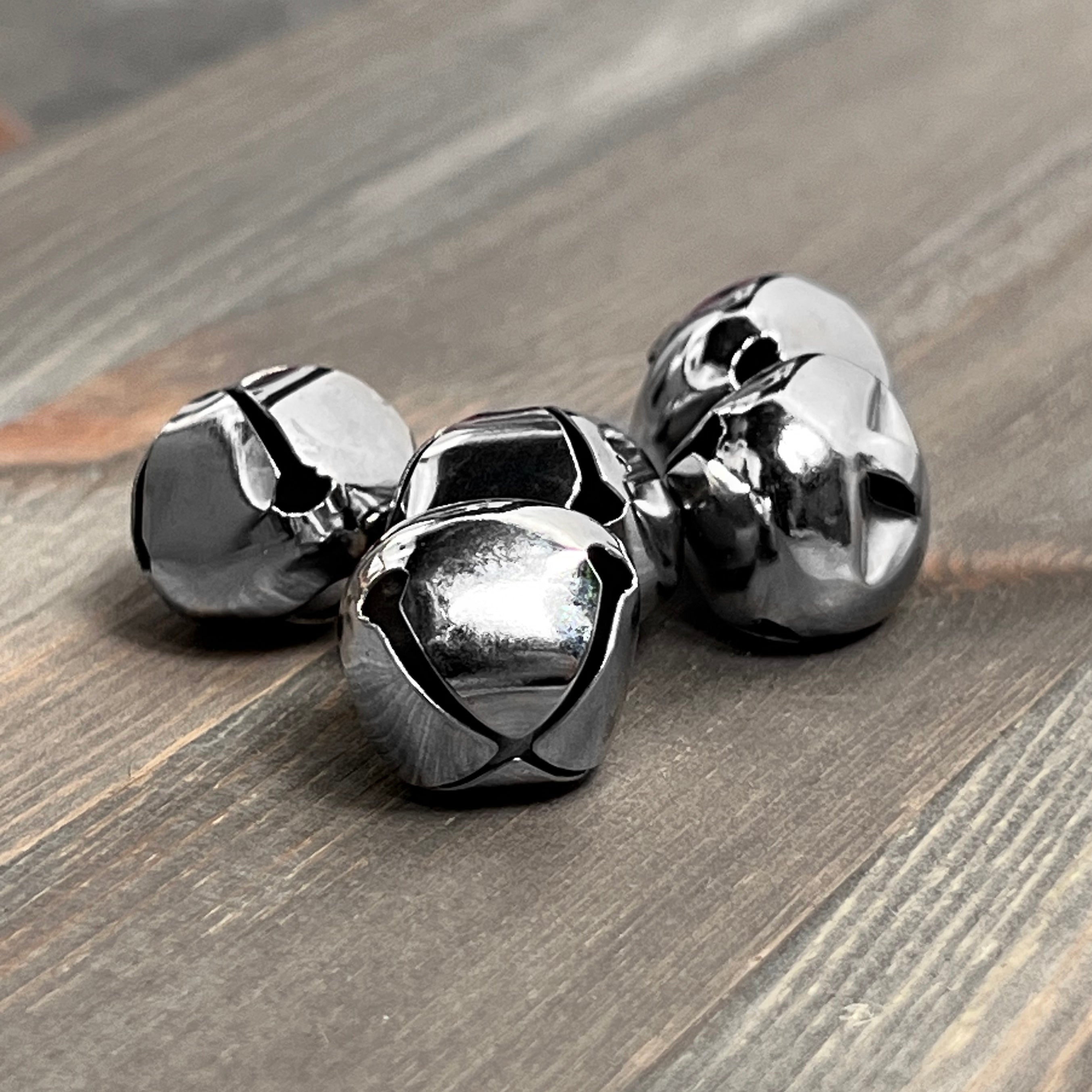 8 Metal Jingle Bells