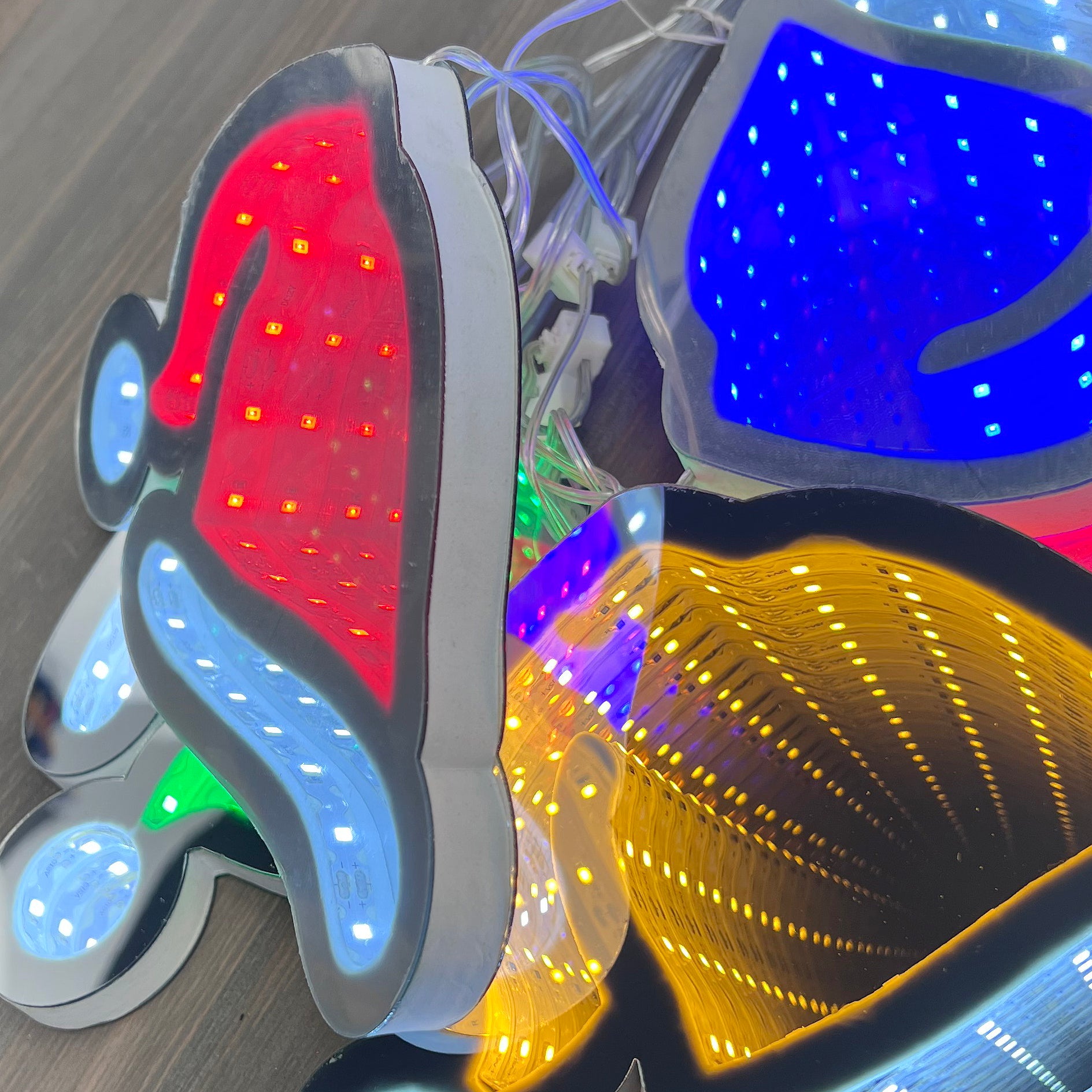 Christmas Hat Infinity Garland 175cm