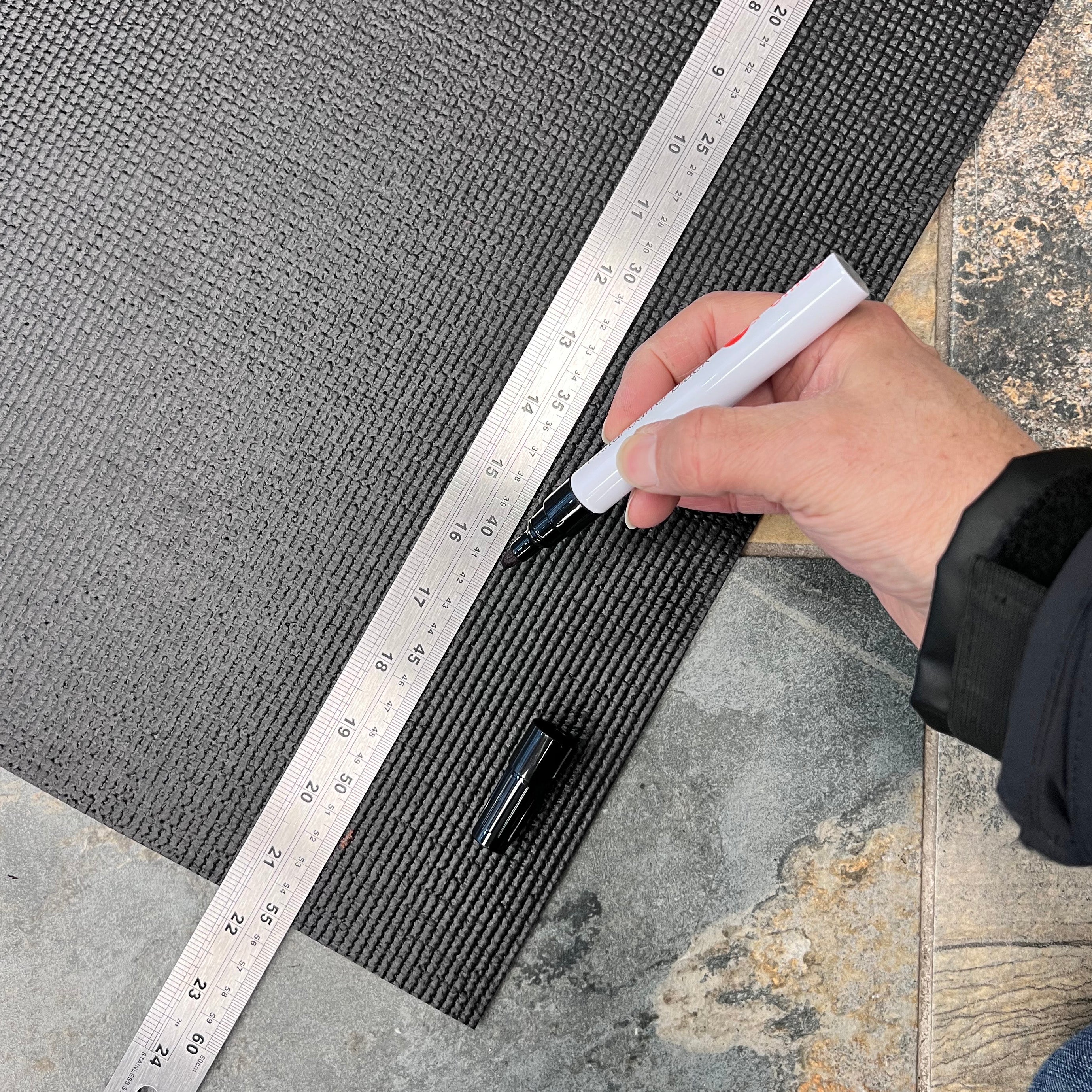 B&C Home Goods Toolbox Liner 18" x 24' - Black Roll