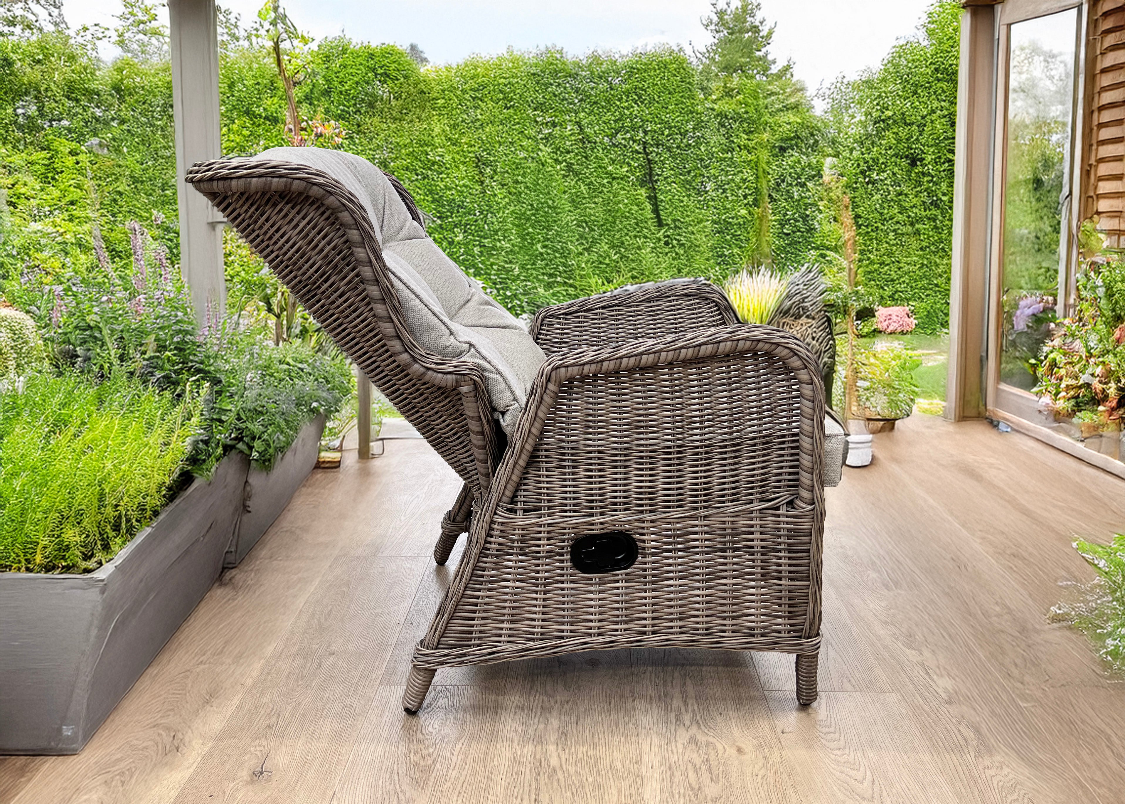 Turnberry Wingback 6 piece Dining set with Reclining Armchairs and Table