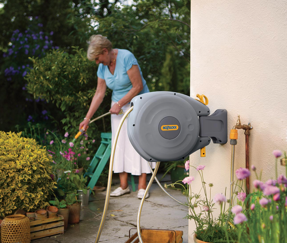 Hozelock Wall Mounted Auto Reel with 10m Hose and fittings