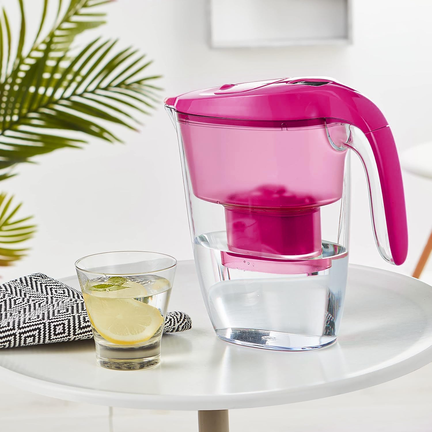 Nouveaux 2.7L Water Filter Jug – Reduces impurities. Includes 1x 3-Month (90days) Filter