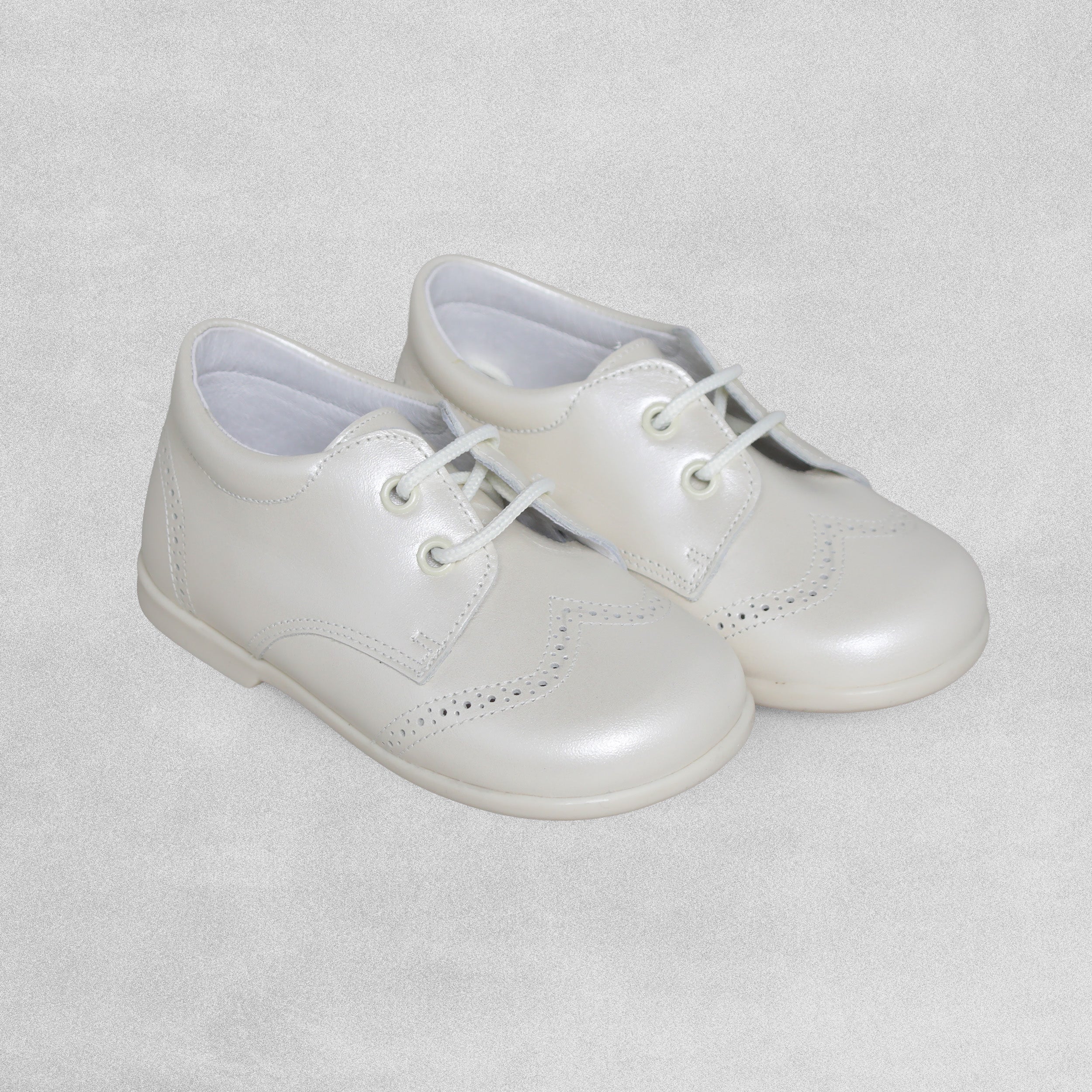 Shoeting Stars Cream Leather Shoes with laces (rubber sole)
