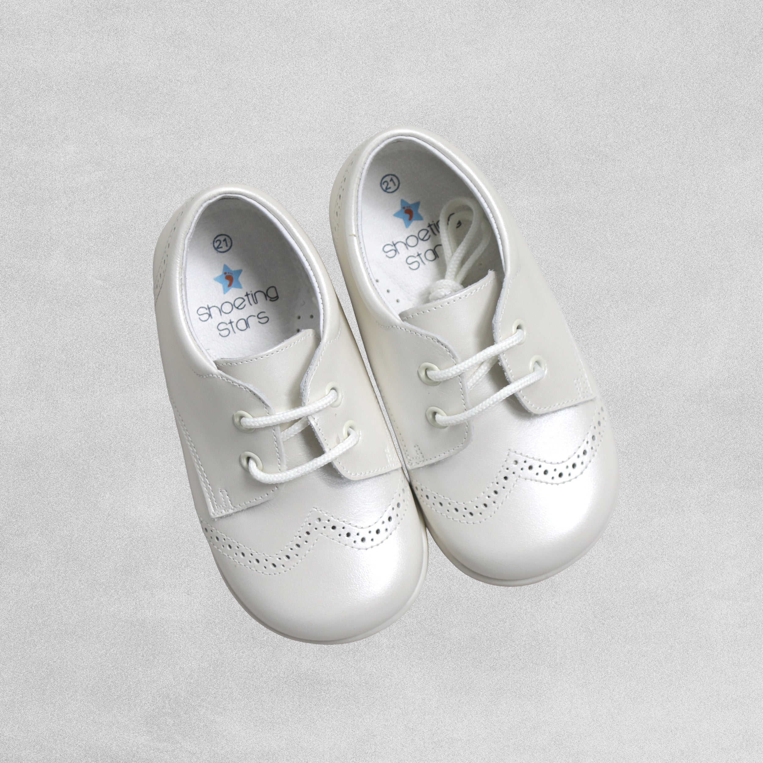 Shoeting Stars Cream Leather Shoes with laces (rubber sole)