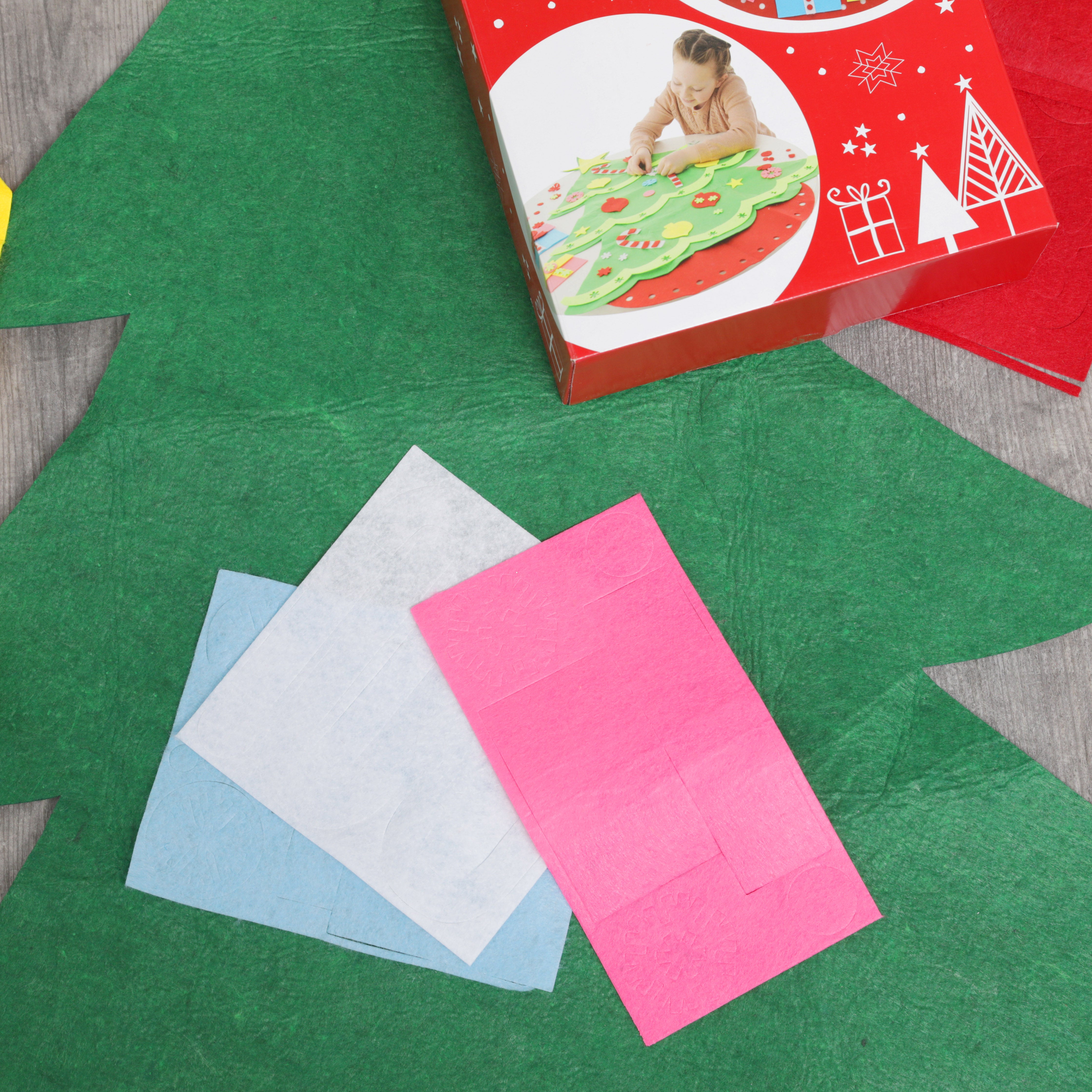 Make Your Own  Felt Wall Christmas Tree