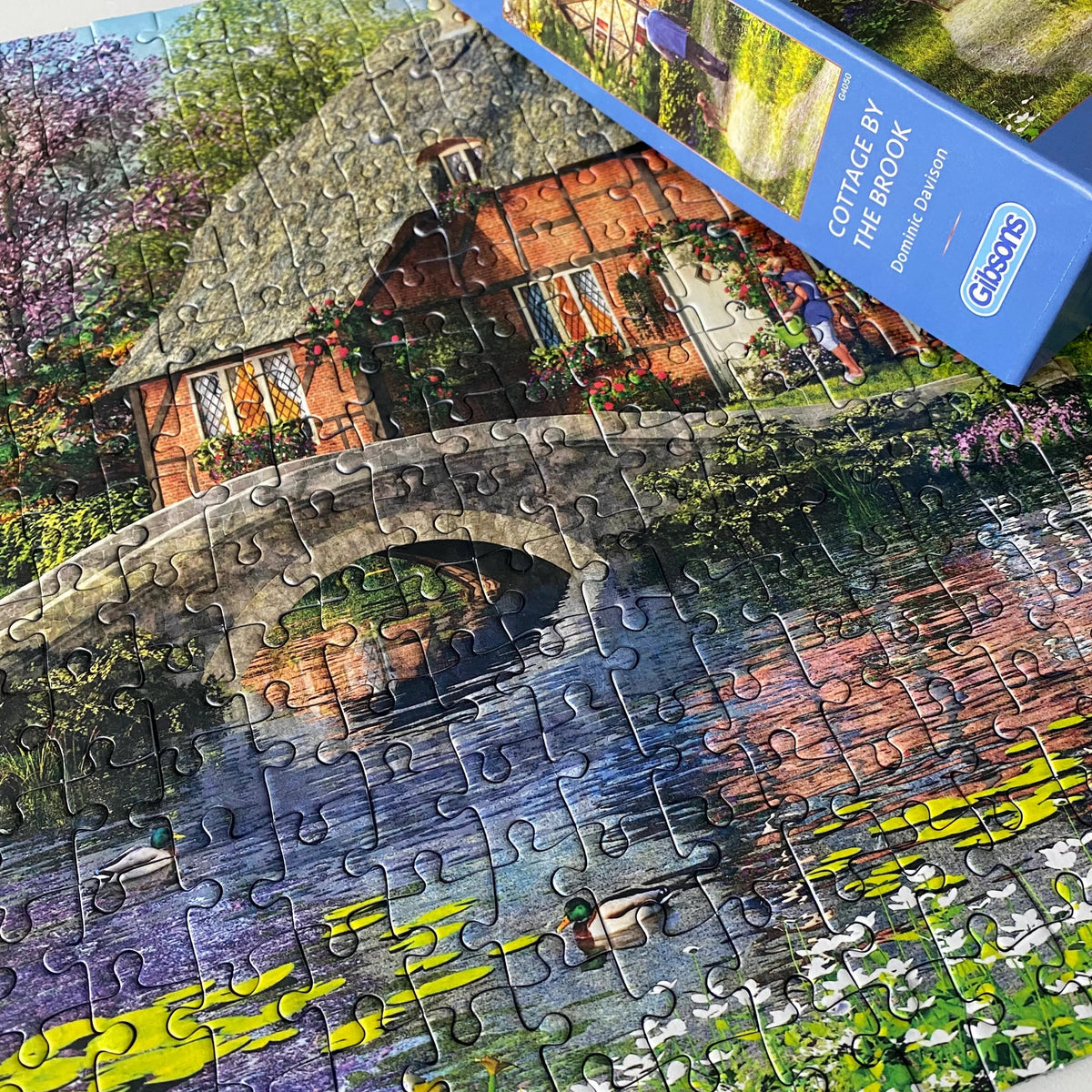 Gibsons 'Cottage by the Brook' 636 Piece Puzzle
