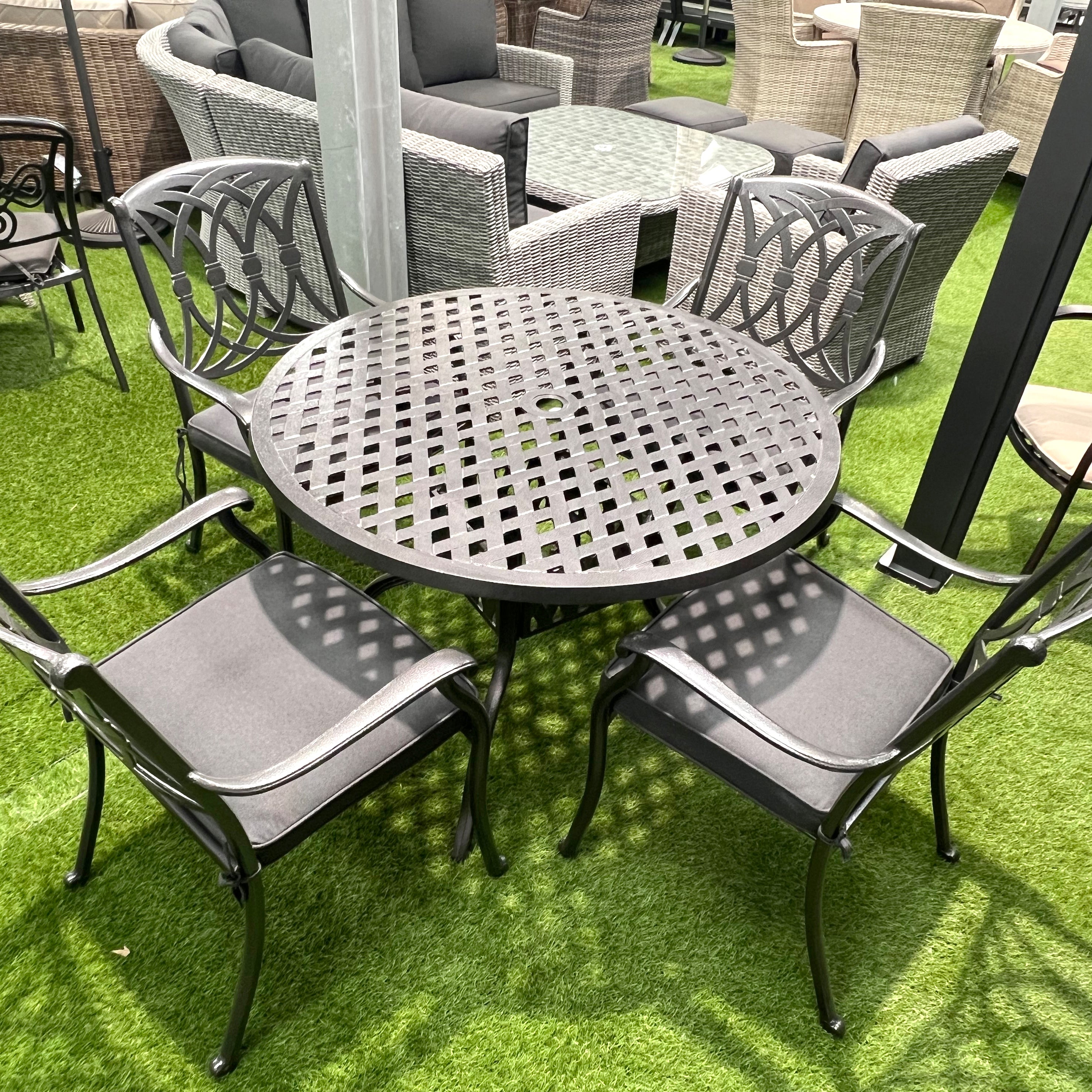 Chelsea 4 Seater Dining Set Grey / Cream