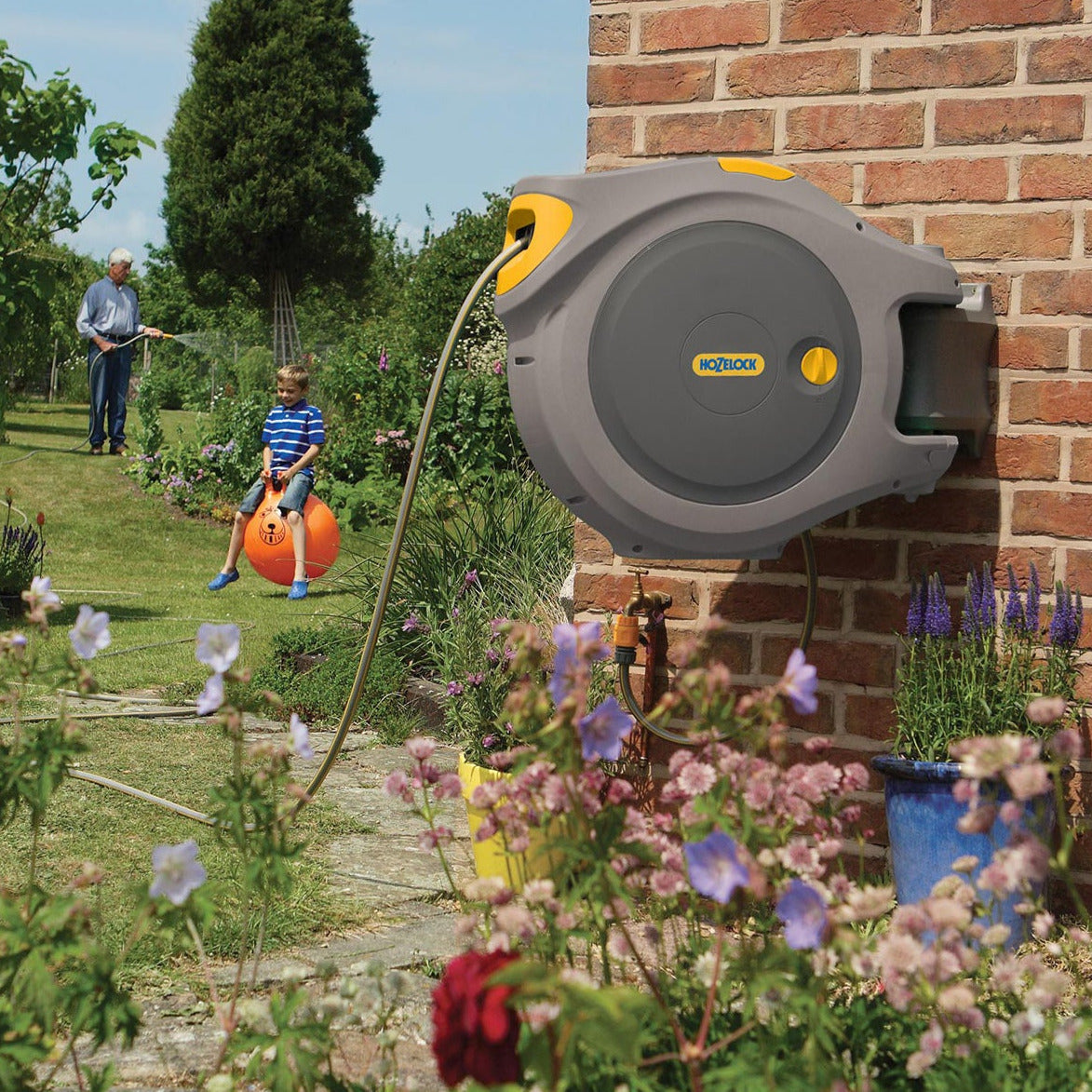 Hozelock Wall Mounted Auto Reel with 40m Hose + Free Multi Spray Gun! (Worn Packaging)