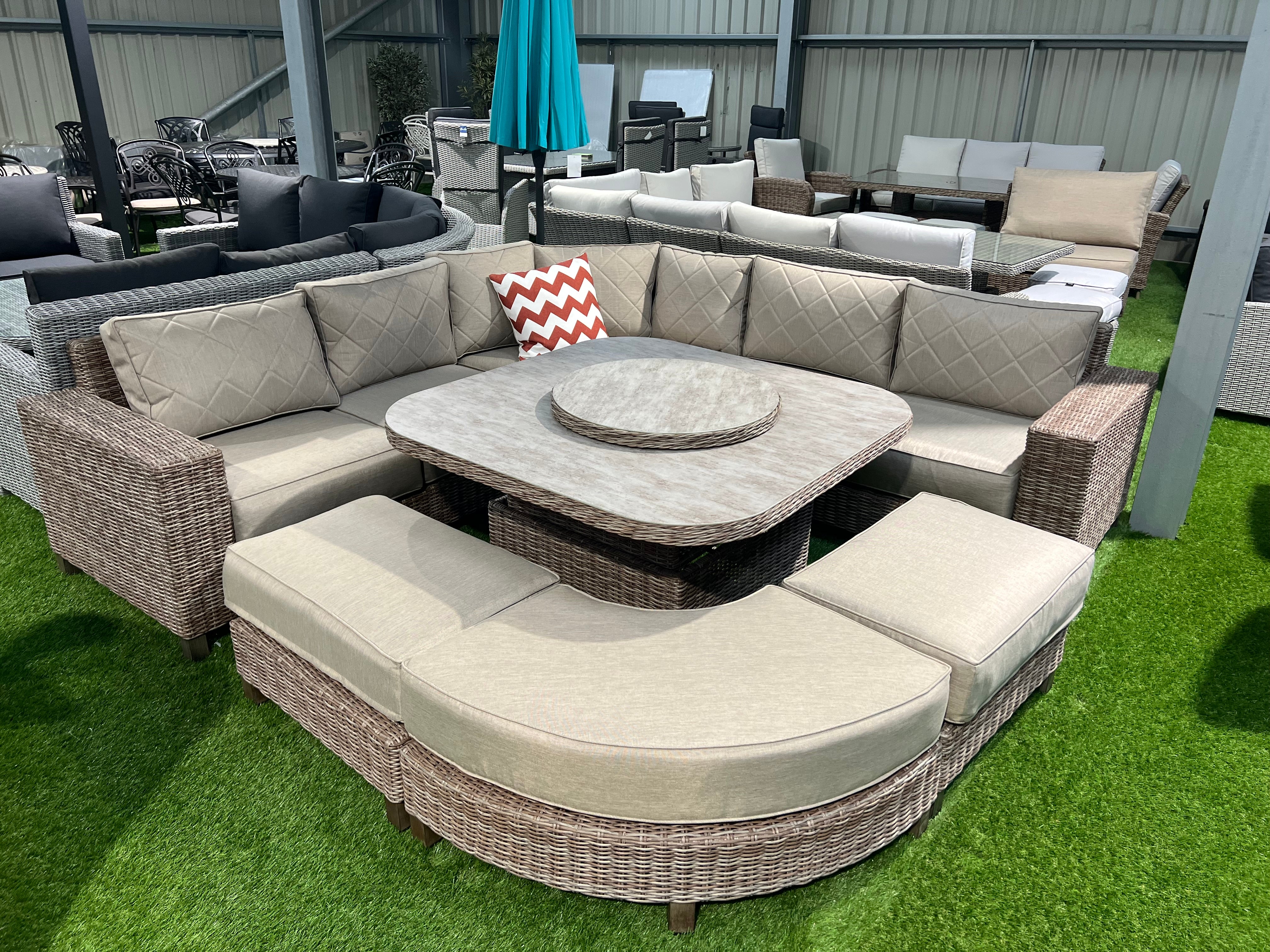 Sunbury Curve Corner with curved benches, Height Adjustable Table with aluminium top