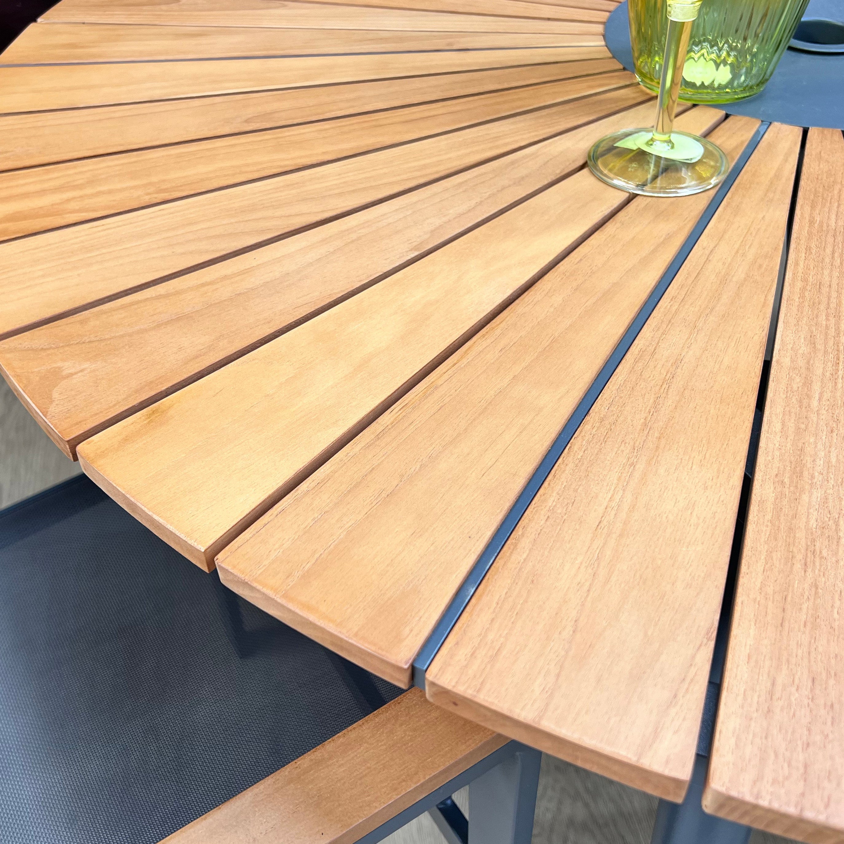 Roule Dining Set 4 Seater in Aluminium and Teak