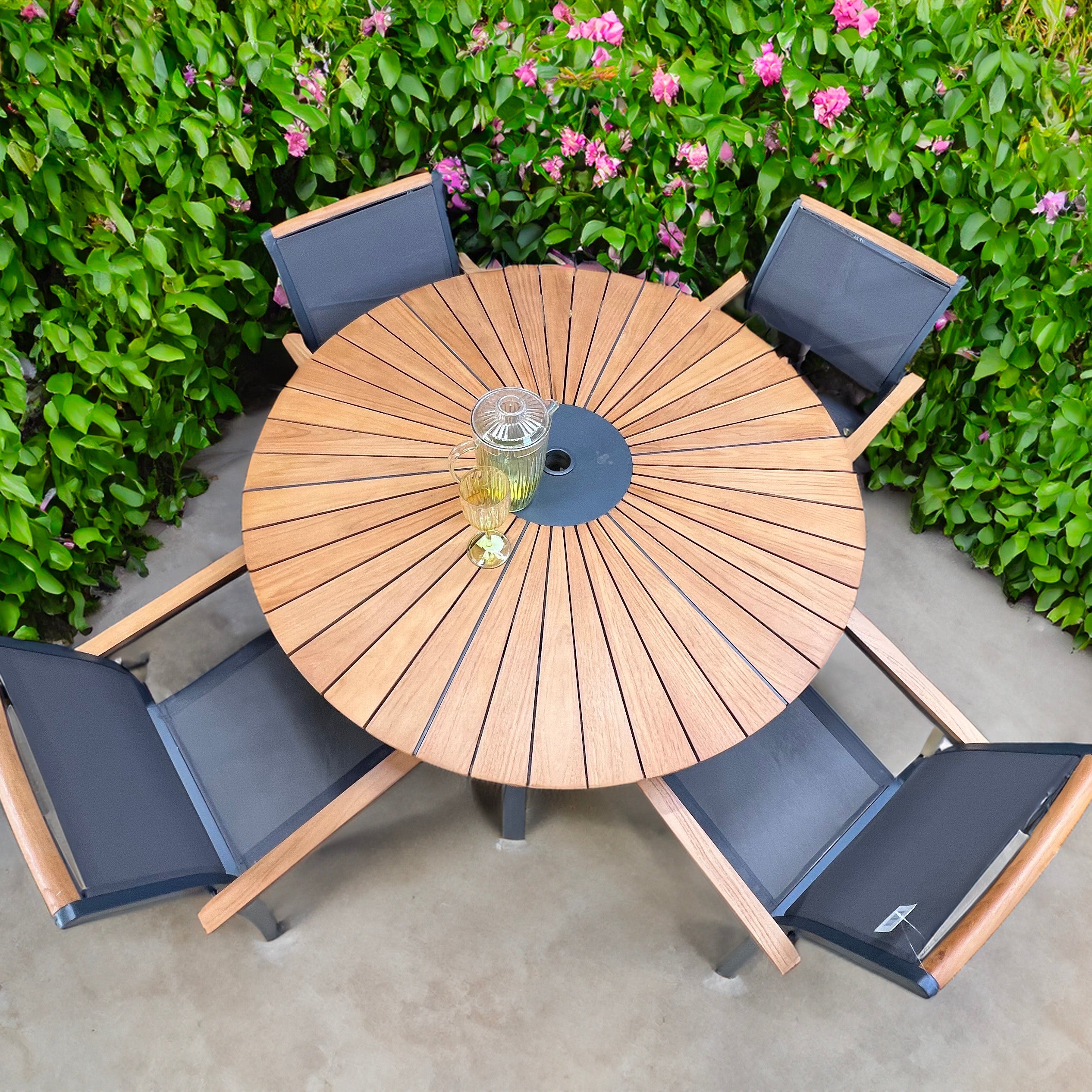 Roule Dining Set 4 Seater in Aluminium and Teak