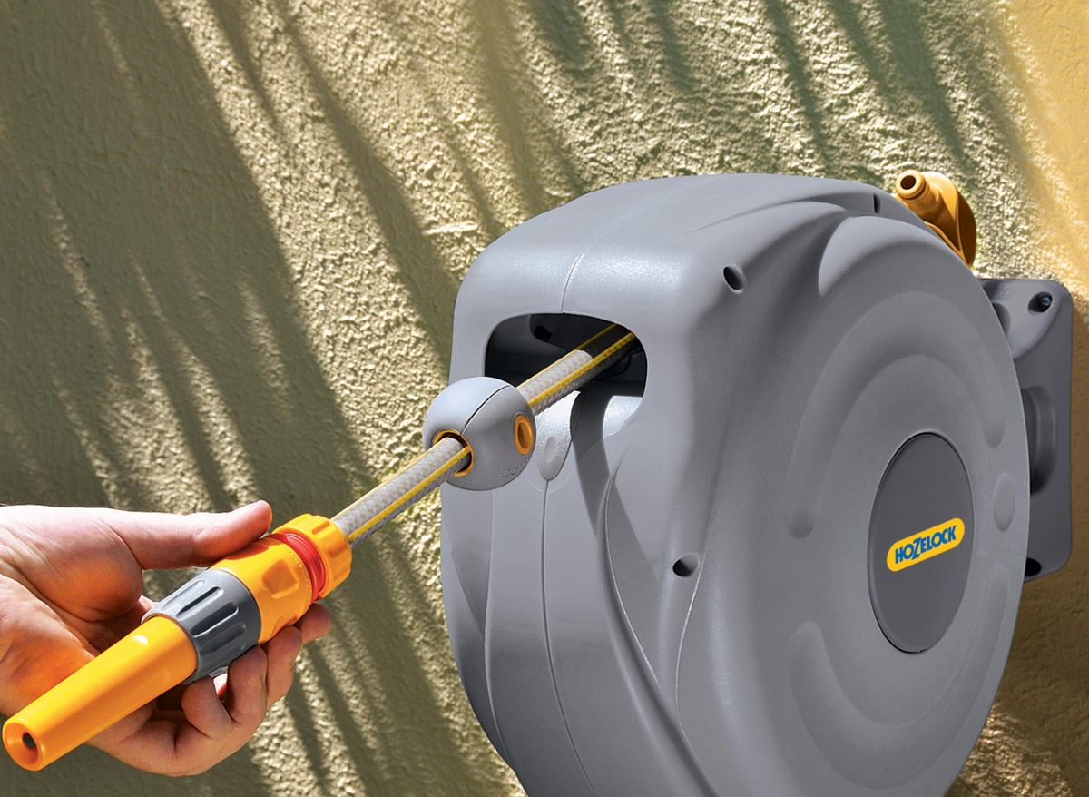 Hozelock Wall Mounted Auto Reel with 10m Hose and fittings