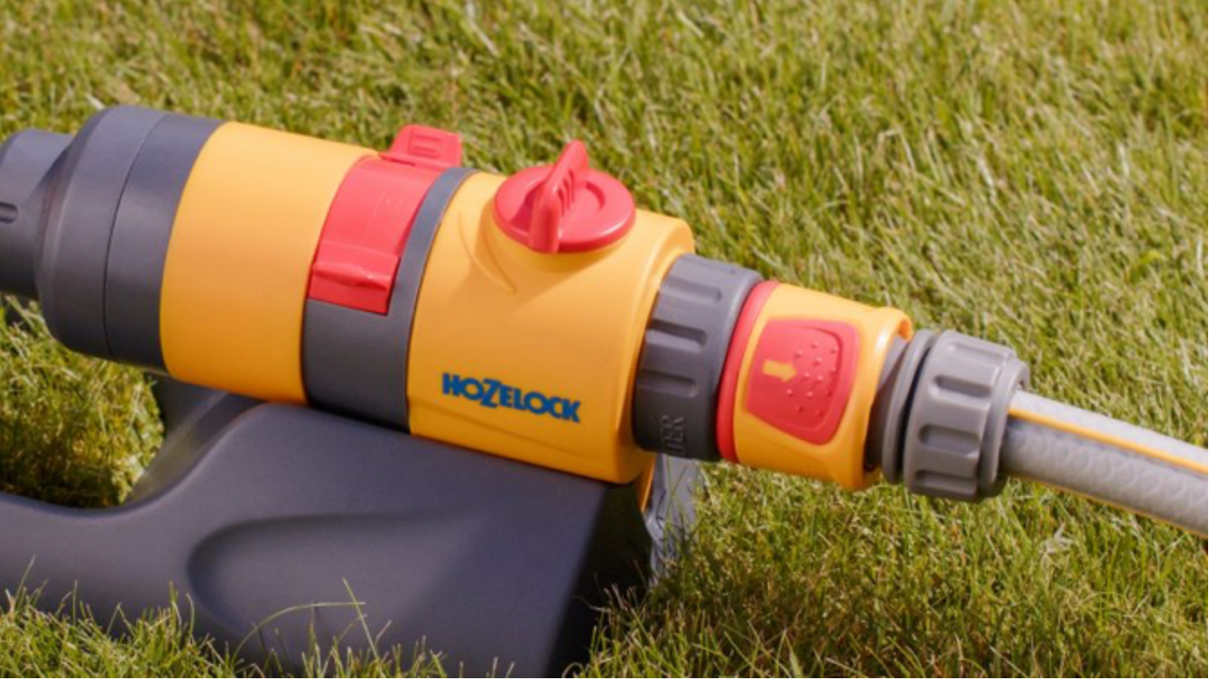 Hozelock  Rectangular Sprinkler Plus - 250L