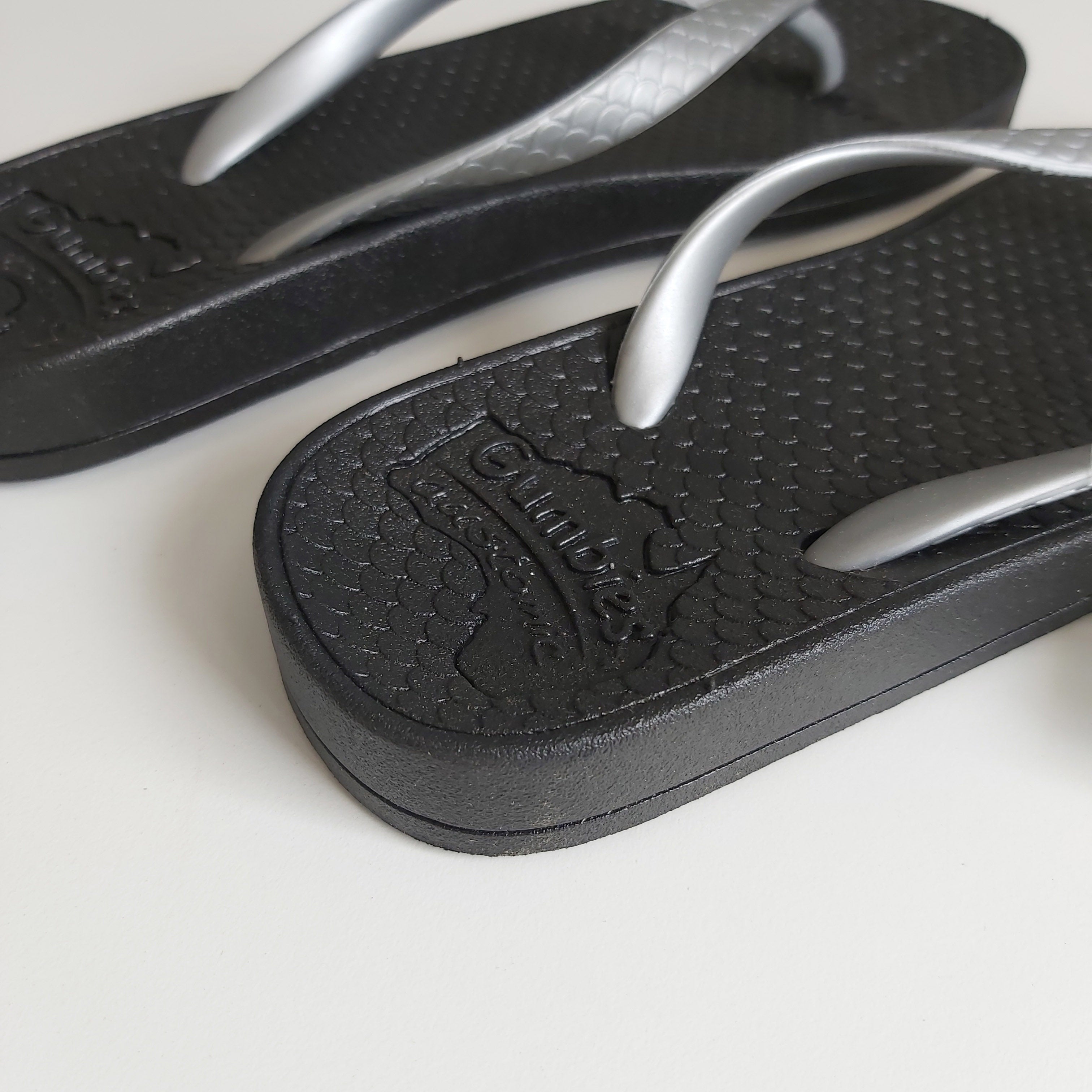 Gumbies Flip Flops -Black with Silver Strap UK Size 2/3