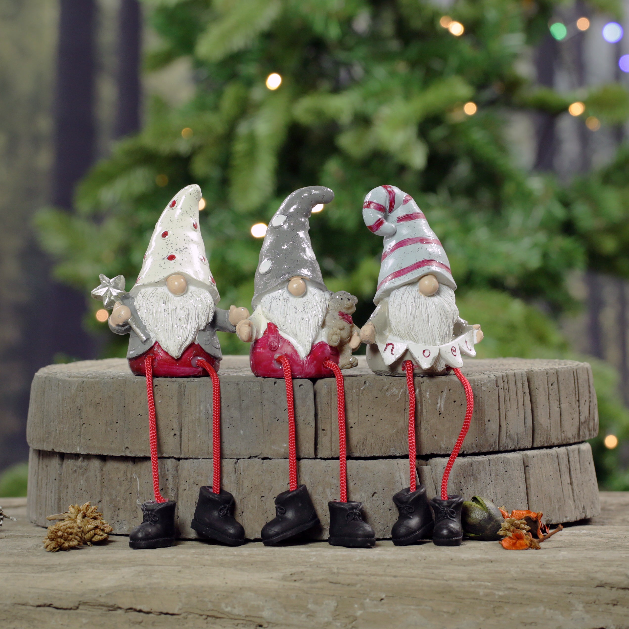 3 Sitting Gnomes set
